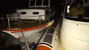 Çanakkale Boğazı'nda tekne arızalandı