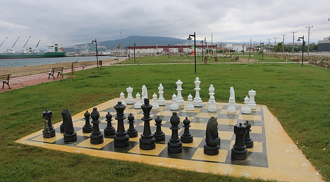 Çanakkale'de Bir İlk Kepez Park'ta Açık Hava Satranç Takımları Kuruldu