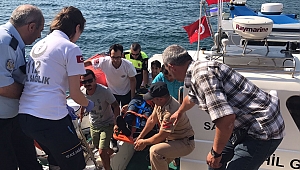 Çanakkale'de İskeleden Denize Düşen Kişi Hayata Döndürüldü...