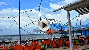 Çanakkale'de Sağanak Yağmur Hayatı Felç Etti...