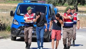 Göçmen kaçakçıları adliyeye sevk edildi