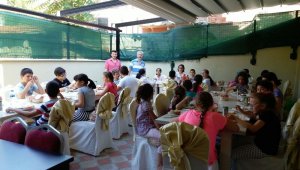 Kur'an kursu öğrencileri kahvaltıda buluştu