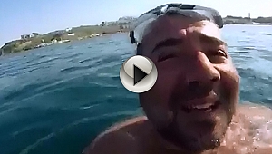 Ünlü Komedyen Ata Demirer denizin ortasında seranat verdi