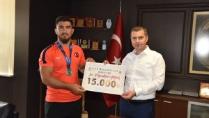 Başkan Kuzu'dan Dünya 3'üncüsüne büyük ödül