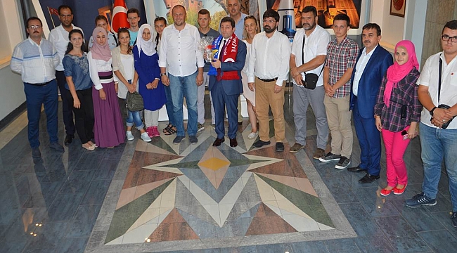 Bosna Hersekli Öğrencilerden Vali Orhan TAVLI'ya Ziyaret