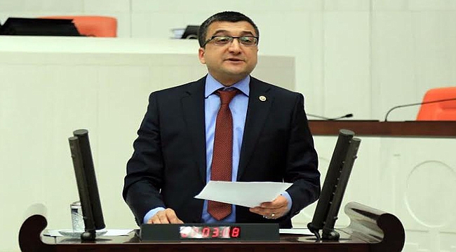 CHP'li ÖZ:"18 Mart Deniz Zaferi Ve Şehitlerimizi Anma Günüdür. Akp'nin Siyasi Şov Günü Değildir"