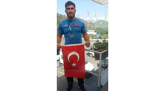 Güreşte dünya 3'üncüsü Feyzullah Aktürk gururumuz oldu