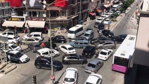 Tatilciler akın etti, trafik çilesi başladı