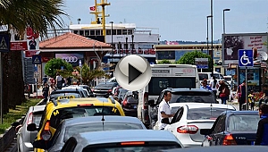Trafik yoğunluğu vatandaşı çileden çıkardı!