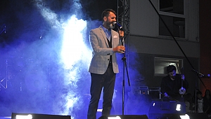 Ayvacık'ta Hüseyin Turan konseri