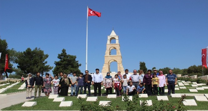 Azerbaycanlı şehit yakınları Gelibolu Yarımadası'nı gezdi