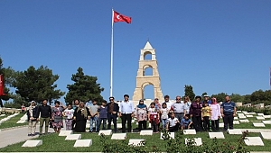 Azerbaycanlı şehit yakınları Gelibolu Yarımadası'nı gezdi