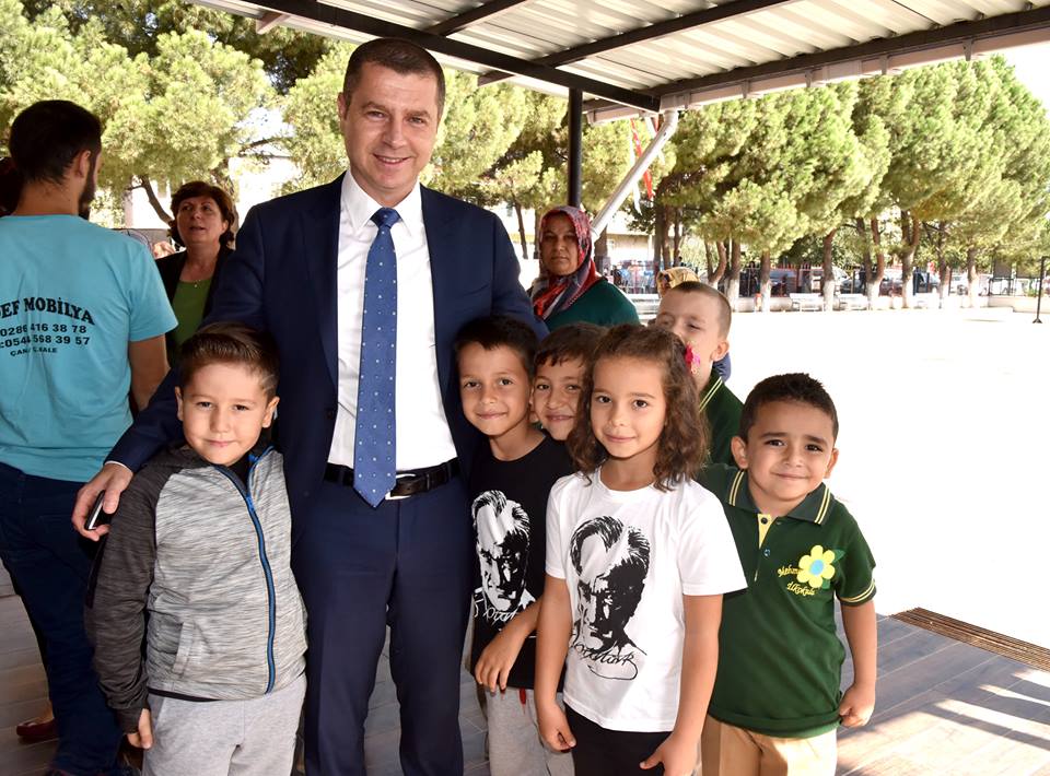 Başkan Kuzu ilk ders zilinde miniklerin yanındaydı