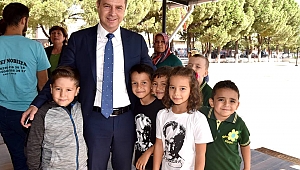 Başkan Kuzu ilk ders zilinde miniklerin yanındaydı