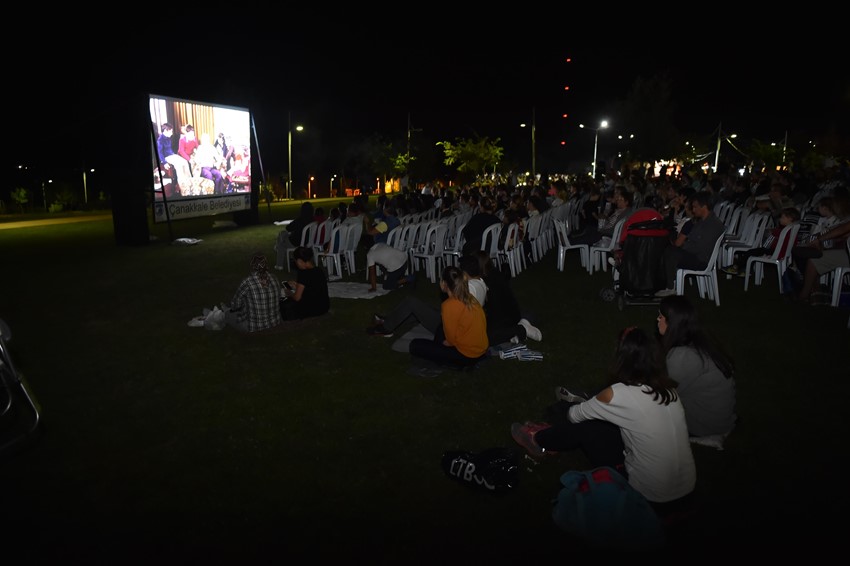 Çanakkale Belediyesi Açık Hava Sinema Geceleri Devam Ediyor...
