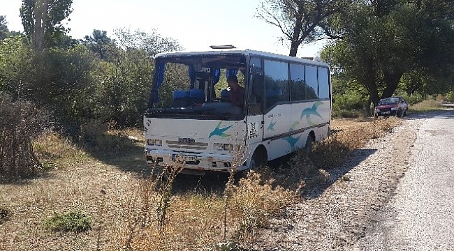 Çanakkale'de minibüs devrildi: 12 yaralı