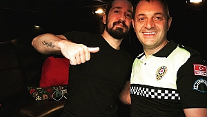 Çanakkale'den Doğukan Manço Geçti, Trafik Polisinin Ricasını Geri Çevirmedi...