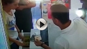Gündüz Vakti Düpedüz Dolandırdı!!! Ama Kameralardan Kaçamadı...