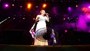 Kuzey Ege' sezona Funda Arar ile "güle güle" dedi