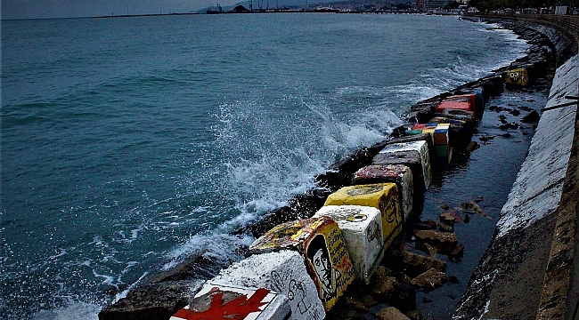 Marmara'daki fırtına sürüyor