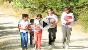 Okul heyacanı 38 cc sıcakta 3 km yürümekle başladı