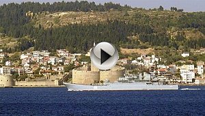 Rus savaş gemisi Çanakkale Boğazı'ndan geçti