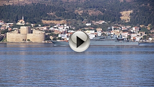 Rus savaş gemisi Çanakkale Boğazı'ndan geçti