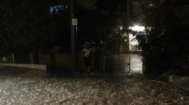 Su Baskınında 4 Kişilik Aile Mahsur Kaldı