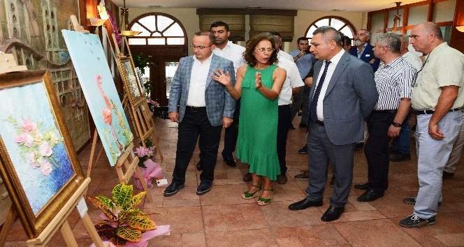 Turan, 'Heykel resimler' sergisinin açılışını yaptı