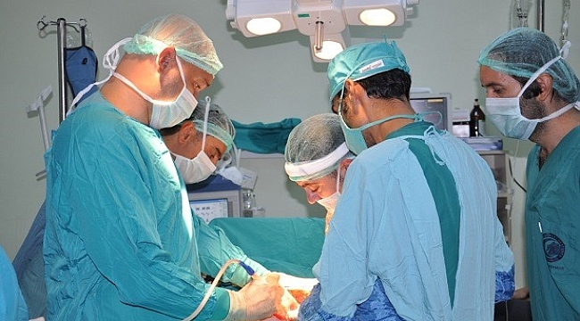 Üroloji Servisinde "İlk" Operasyonlara İmza Atıldı
