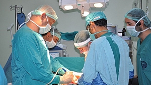 Üroloji Servisinde "İlk" Operasyonlara İmza Atıldı