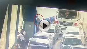 Yolcunun feribottan atlama anları kamerada