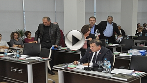 AK Parti'li Belediye Meclis üyeleri, meclisi terk etti