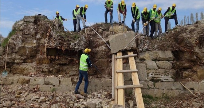 Bigalı Kalesi'nin restorasyonu devam ediyor