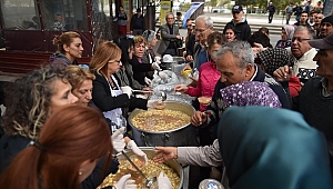 Çanakkale Belediyesinden Aşure İkramı…