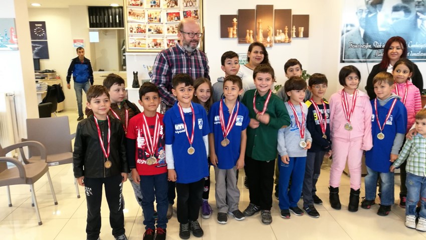 Çanakkale Belediyespor Satranç Takımı Turnuvalardan Madalyasız Dönmüyor...