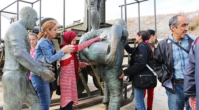 Gelibolu Yarımadası'nda görme ve işitme engelli ziyaretçiler ağırlandı