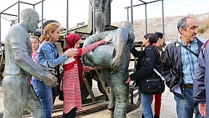 Gelibolu Yarımadası'nda görme ve işitme engelli ziyaretçiler ağırlandı