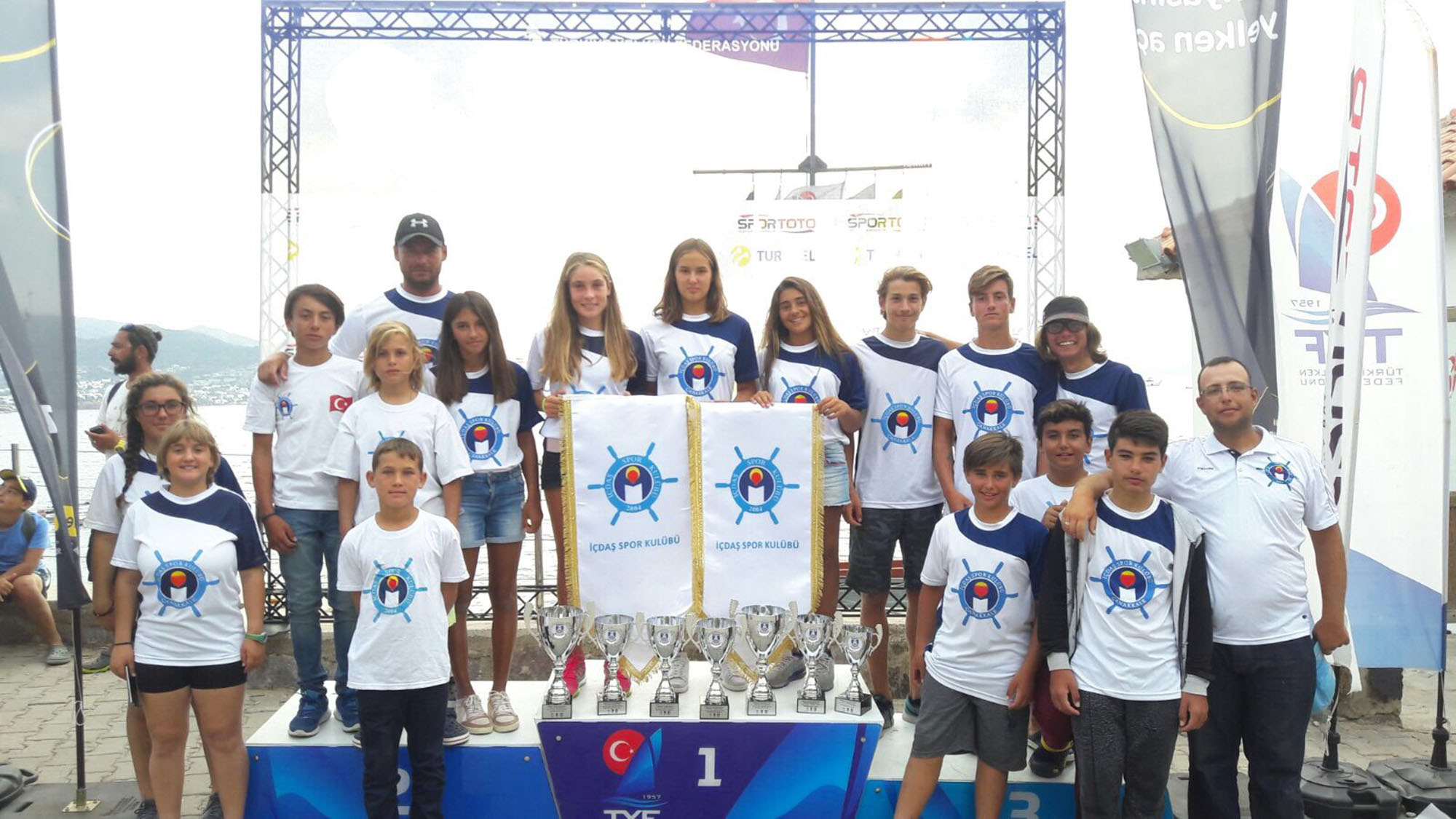 İÇDAŞ'lı sporcular 6 kupa kaldırdı