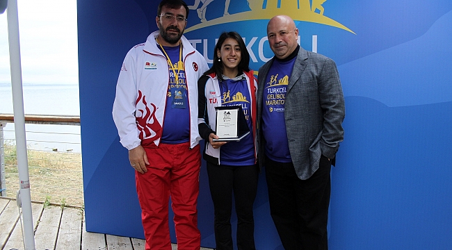 Turkcell Gelibolu Maratonu'nda Dünya Şampiyonu Mizgin Ay'a plaket