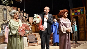 Ünlü Broadway oyunu 'Ahududu', Biga'da sahnelendi