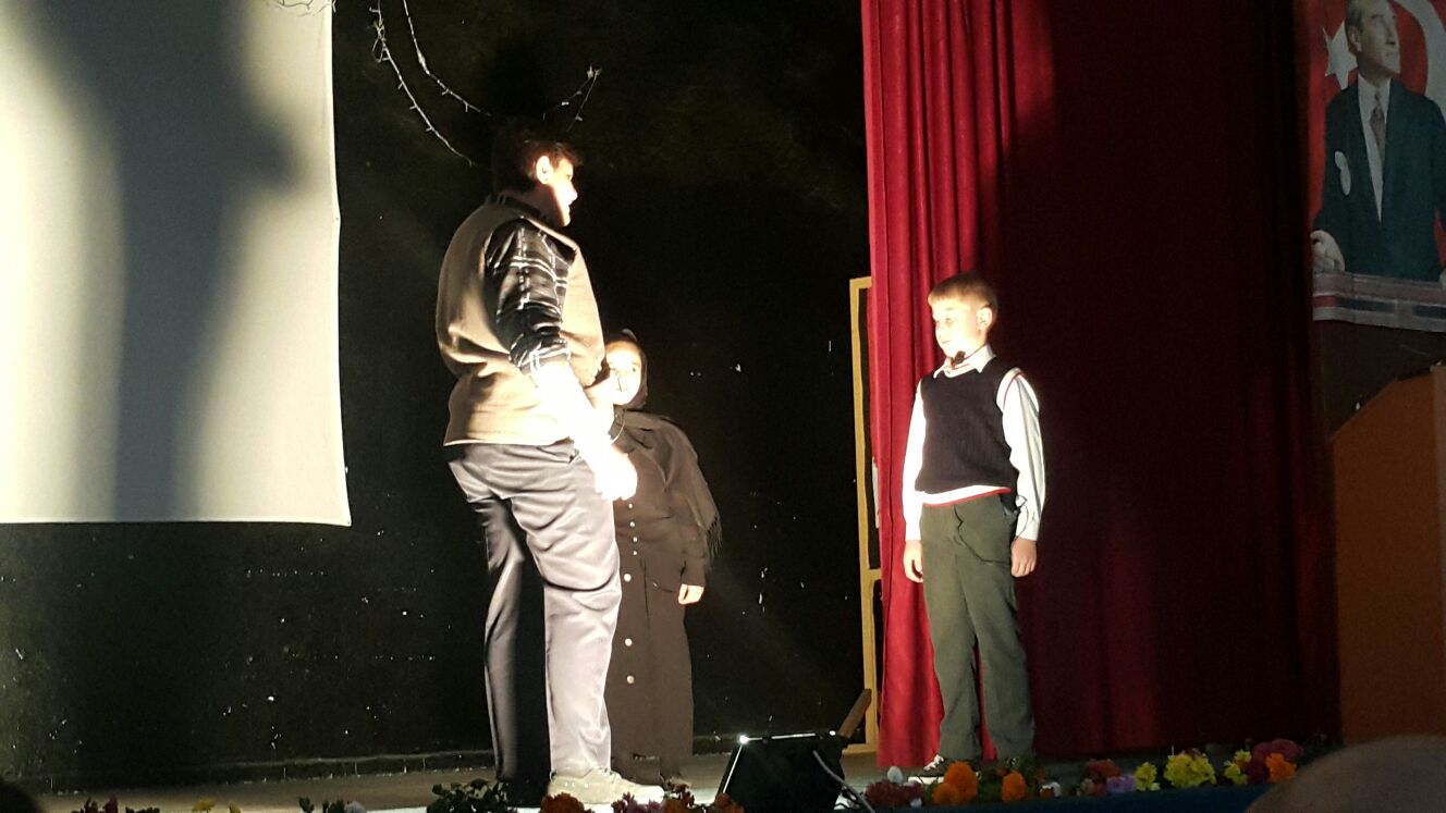  10 Kasım'ı Hayatını tiyatro ederek andılar