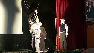  10 Kasım'ı Hayatını tiyatro ederek andılar