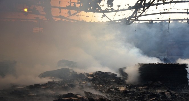 Biga'da abajur üreten bir fabrikada yangın