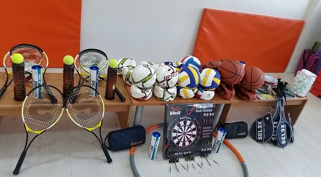 Çan Şehit Engin Eker Ortaokuluna Spor Malzemesi Yardımı...