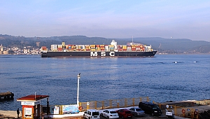 Dev gemi Çanakkale Boğazı'ndan geçti