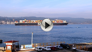 Dev gemi Çanakkale Boğazı'ndan geçti...