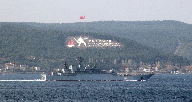 Rus savaş gemisi Çanakkale Boğazı'ndan geçti