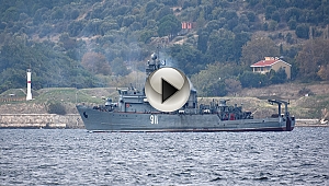 Rus savaş gemisi Çanakkale Boğazı'ndan geçti...