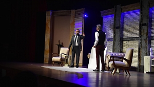 Usta Oyuncular Çanakkale'de Sahne Aldı